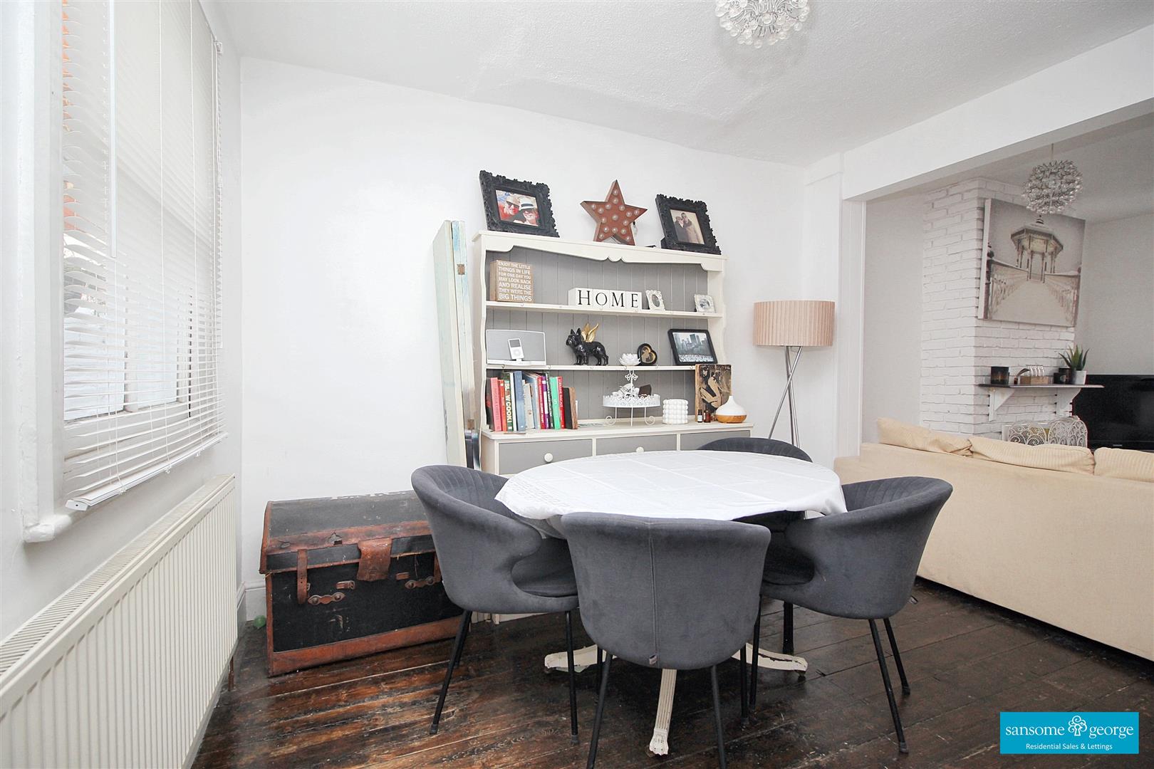 2 bed property in Connaught Road, Reading